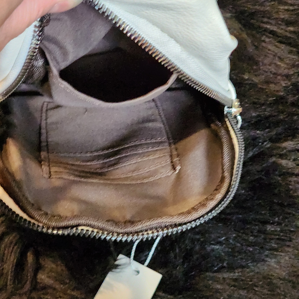 NWT White Small Sling Bag PU Leather Crossbody Fanny Pack Chest Bag - Picture 10 of 12